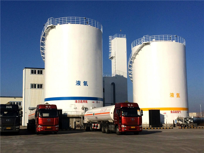 液氧罐配有无线差压式液位91视频网站地址，无线浮子液位开关和无线温度91视频网站地址